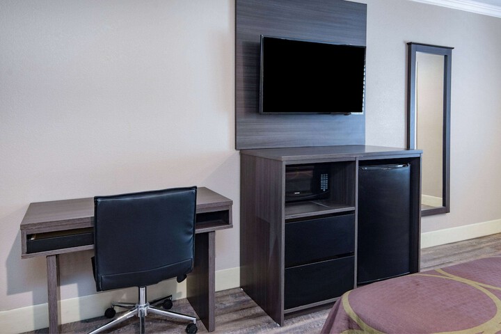 Room 14 of 32