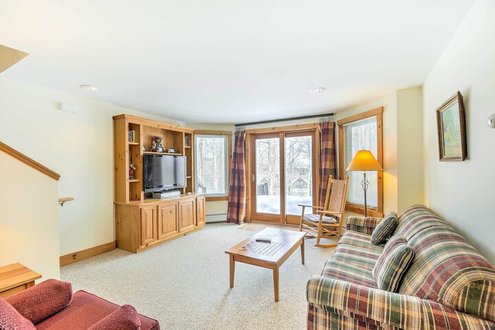 Inviting Ski-in / ski-out Condo at Jay Peak Resort!