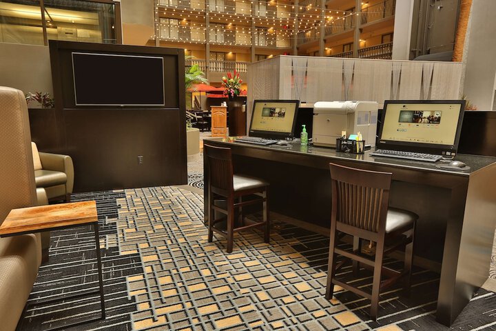 Business Center 44 of 44