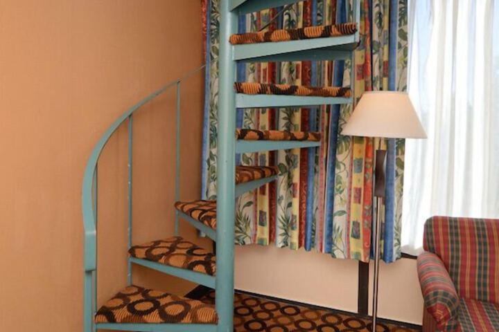 Room 20 of 32