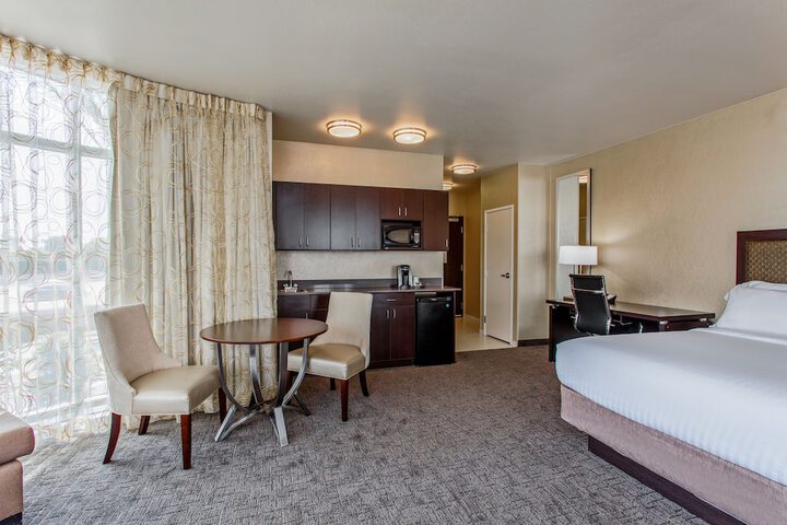 Holiday Inn Express & Suites Anaheim Resort Area by IHG