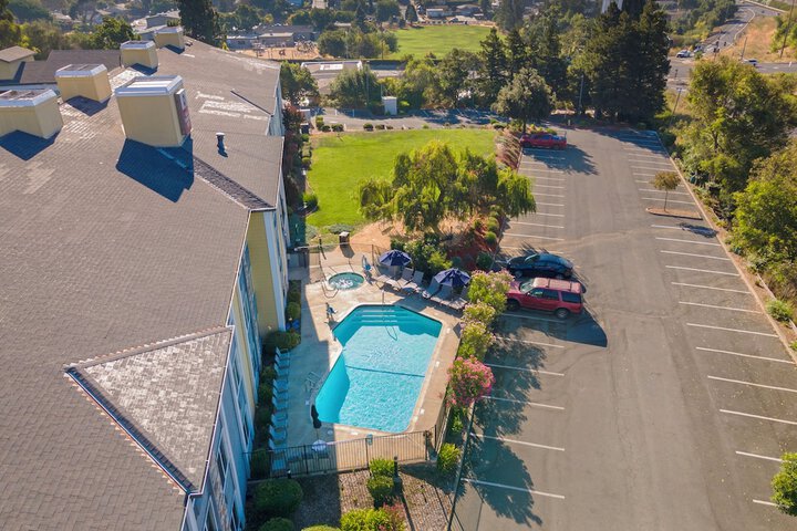 Best Western Plus Heritage Inn