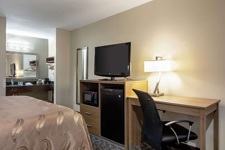 Room 26 of 39