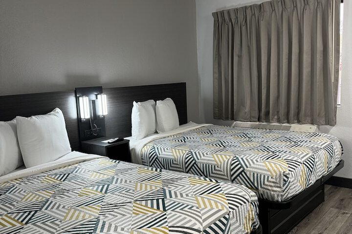 Room 15 of 34