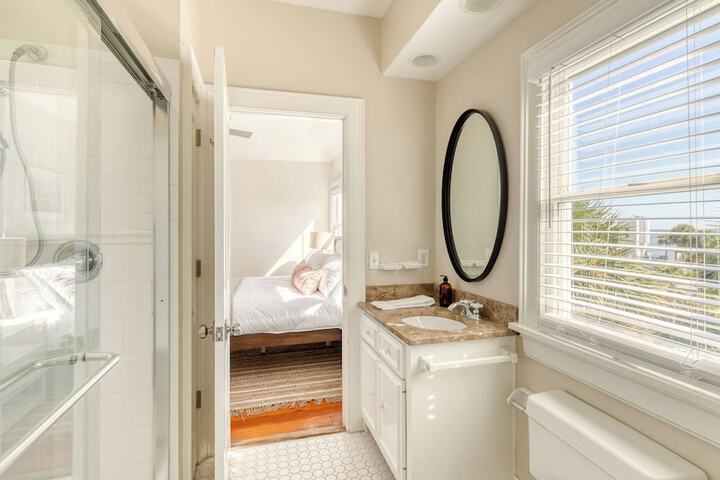 Haven by Avantstay Luxury Beachfront Home w / Pool & Gorgeous Patios