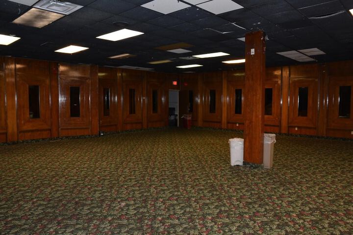 Ballroom/Hall 38 of 43