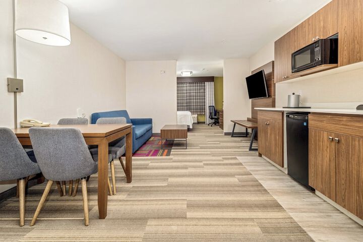 Room 135 of 348