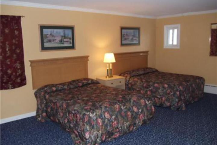 Fernwood Motel