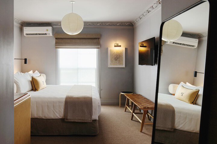 Room 22 of 37