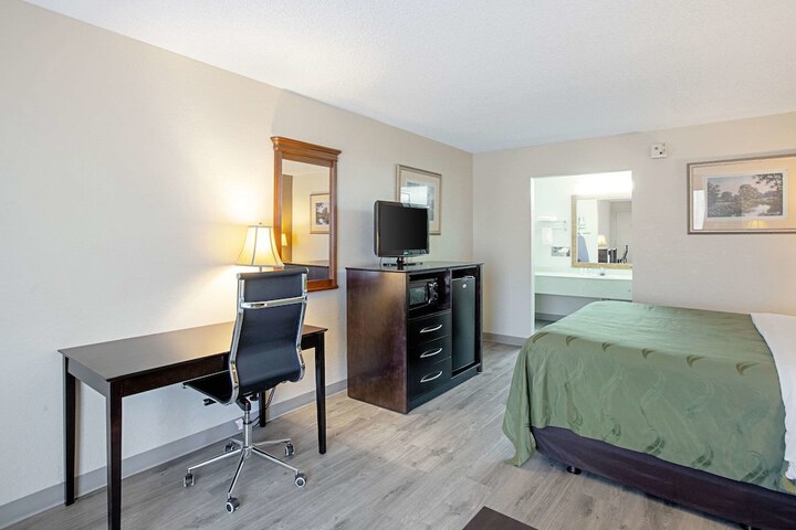 Room 21 of 34