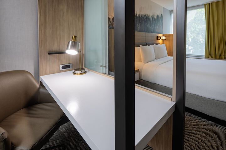 Room 30 of 43