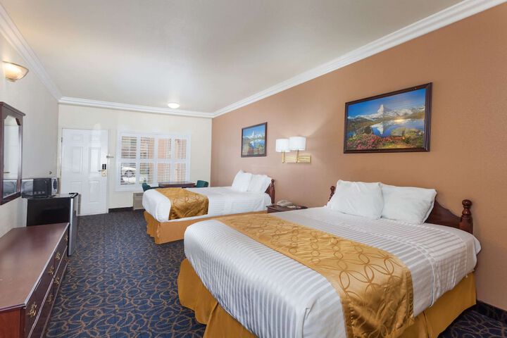 Room 9 of 15