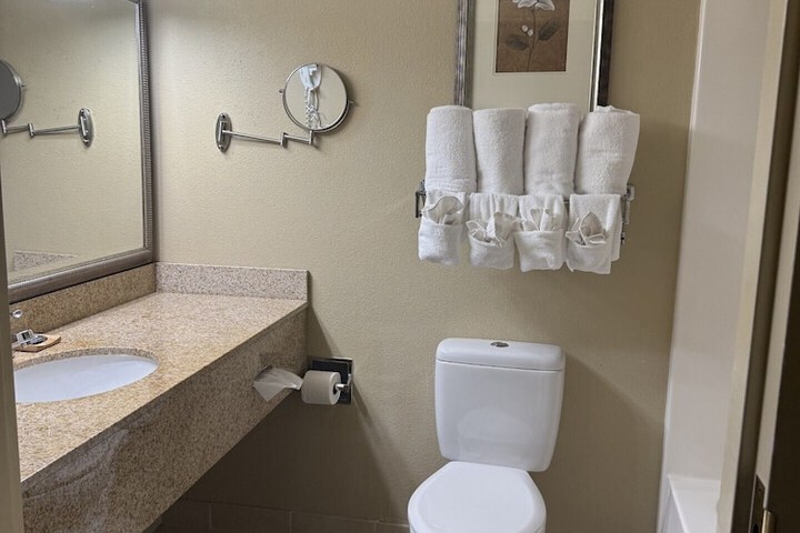 Room 13 of 36