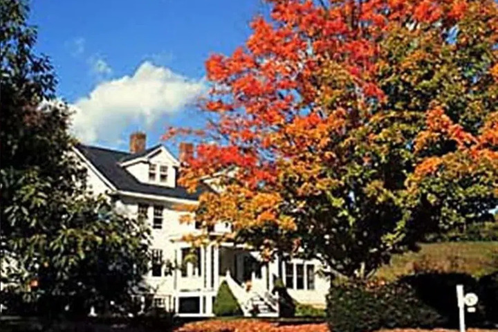 THE TRUMBULL HOUSE BED AND BREAKFAST