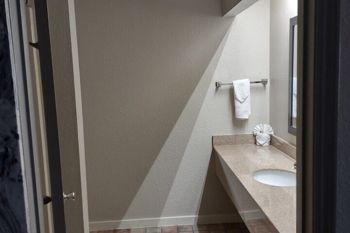 Room 21 of 38