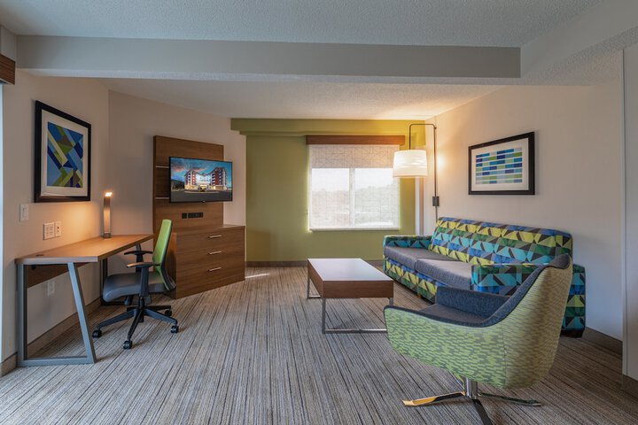 Room 11 of 48