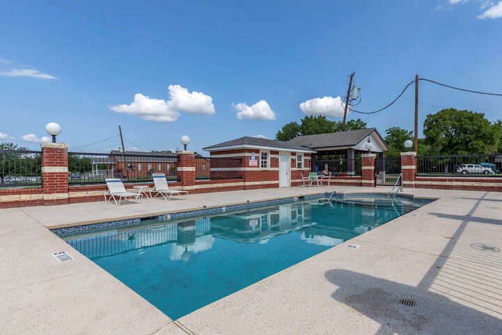 Pool 13 of 42