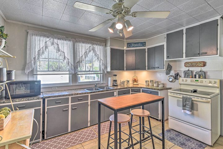 Crescent City Apartment w / Easy Lake Access!