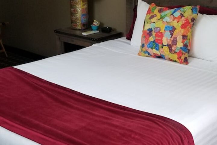 Room 28 of 32