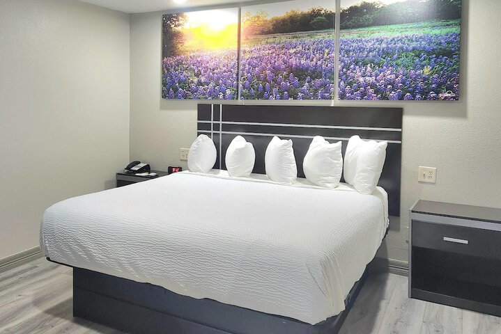 Days Inn by Wyndham Baytown Garth Road I10 East