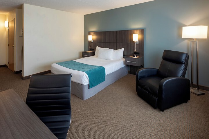 Paynesville Inn & Suites