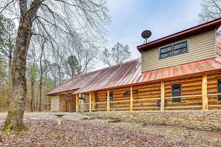 Fish Boat & Hike: Pet-friendly Cabin in Arkansas