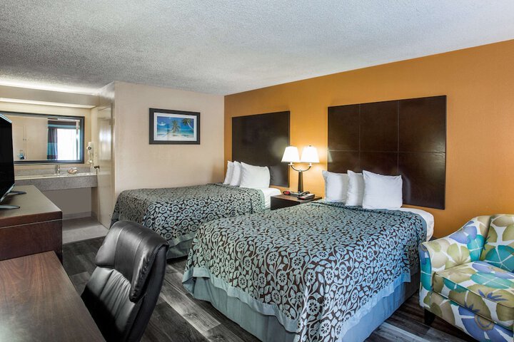 Room 13 of 25