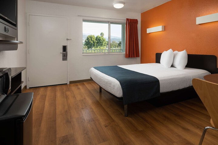 Room 21 of 33