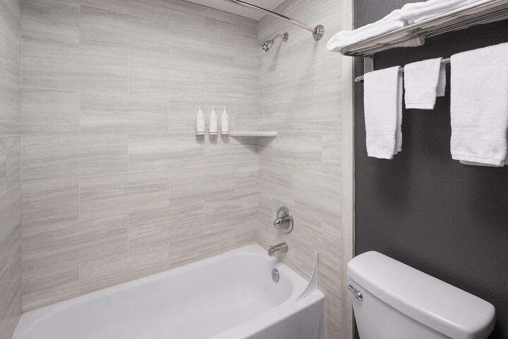 Basecamp Puyallup a Travelodge by Wyndham
