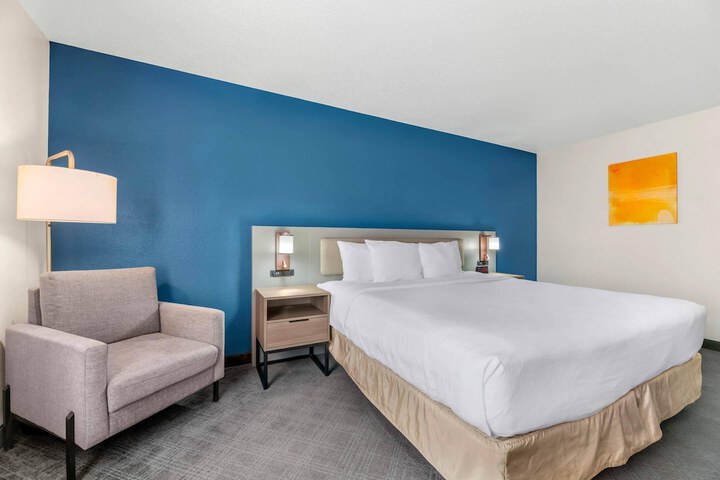 Comfort Inn & Suites Sheboygan I-43