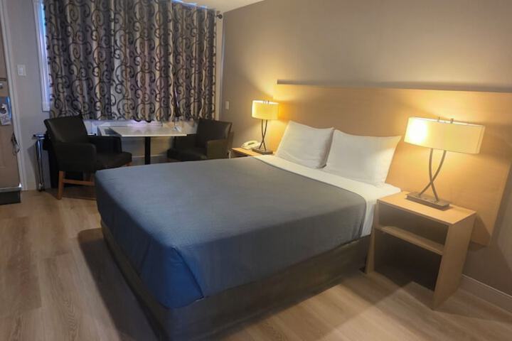 Parkway Motel & European Lodges