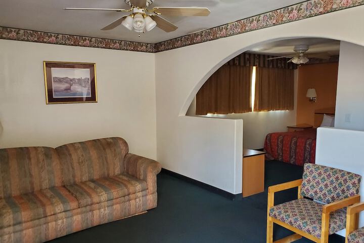 Room 33 of 38