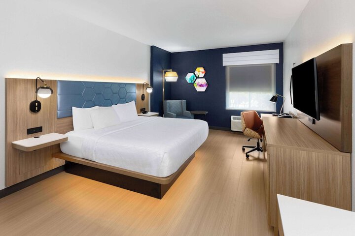 Room 17 of 47