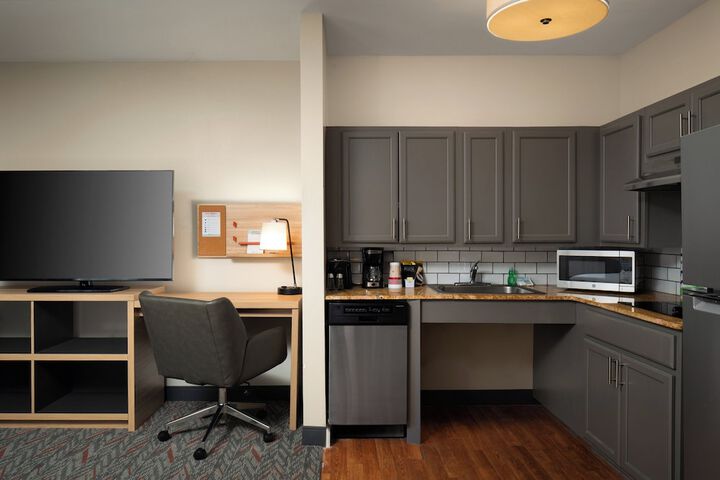 Room 25 of 28