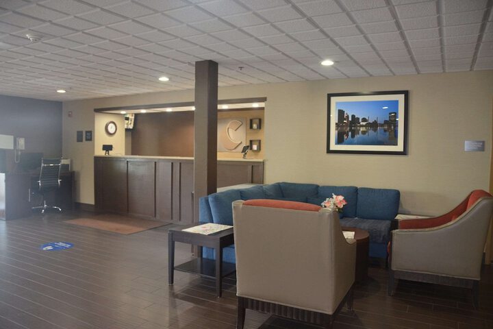 Comfort Inn & Suites Maumee - Toledo (I80-90)