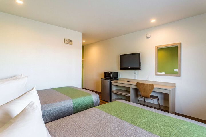 Room 25 of 29