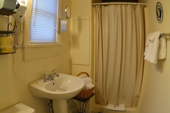 Room 10 of 38