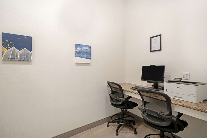 Business Center 31 of 32
