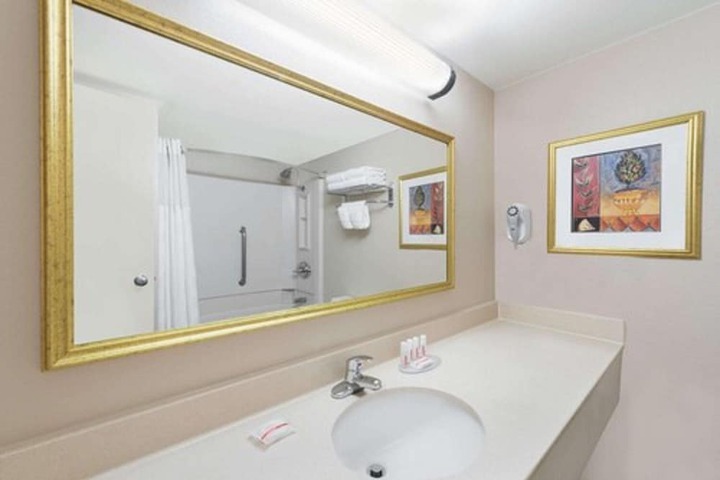 Room 15 of 22
