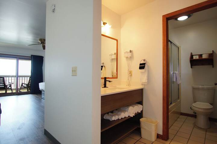 Room 115 of 219