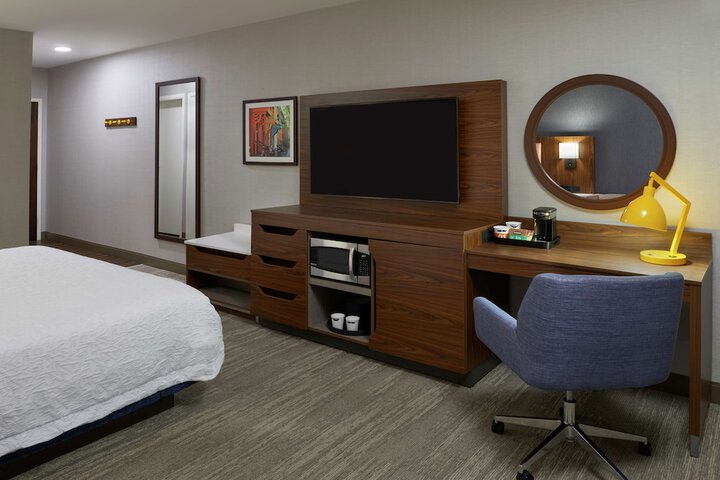 Room 8 of 33