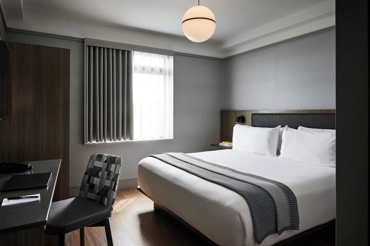Melrose Hotel