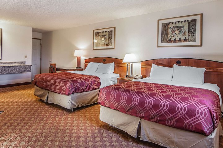 Econo Lodge Inn & Suites Madras