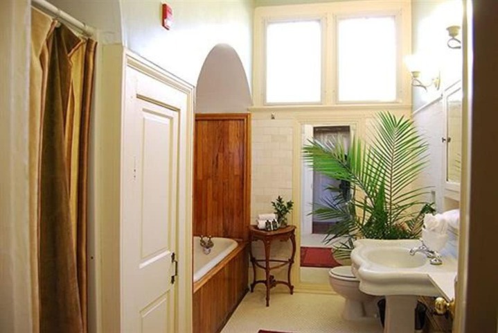Room 21 of 61