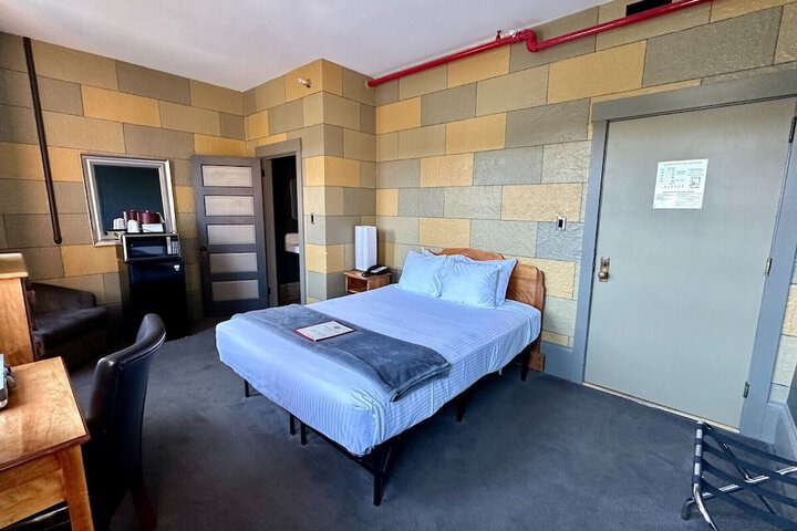 Room 72 of 85