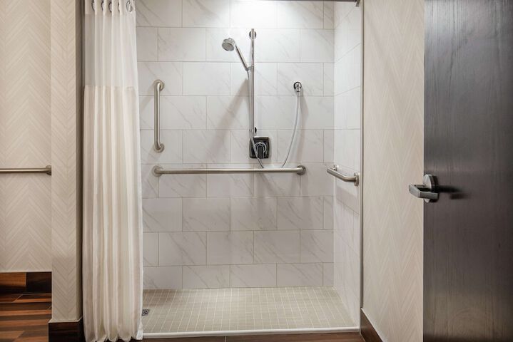 DoubleTree by Hilton Youngstown Downtown