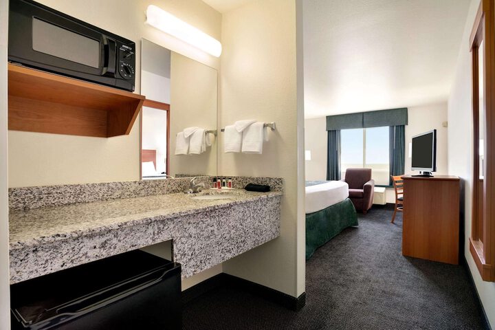 Room 10 of 14