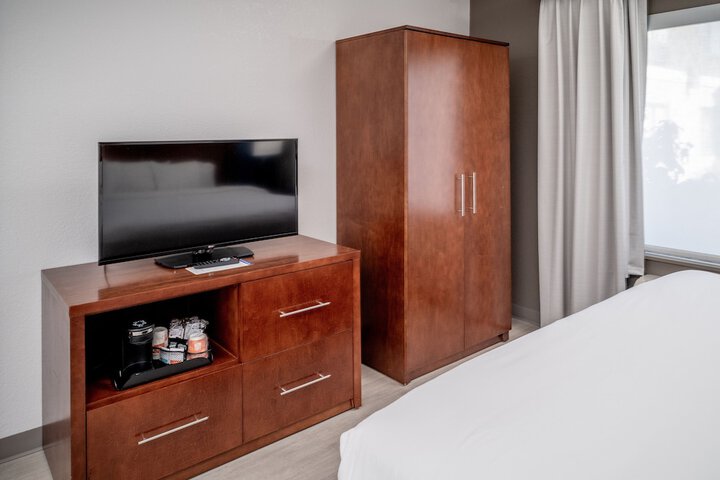 Room 10 of 29