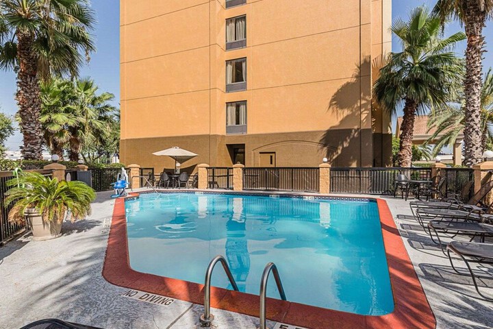 Comfort Inn & Suites Southwest Fwy at Westpark