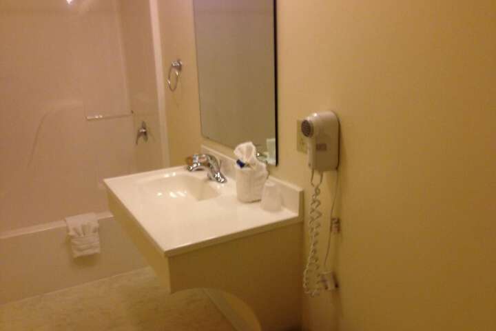 Room 17 of 40